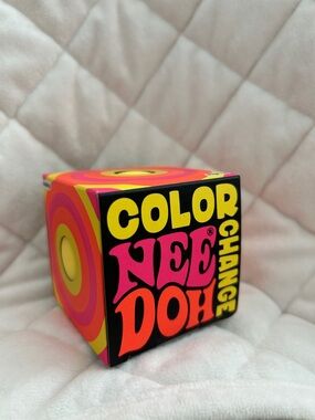 Color NEE DOH Color Change Toy Cube - Bright yellow